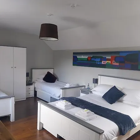 The Courtyard 3*